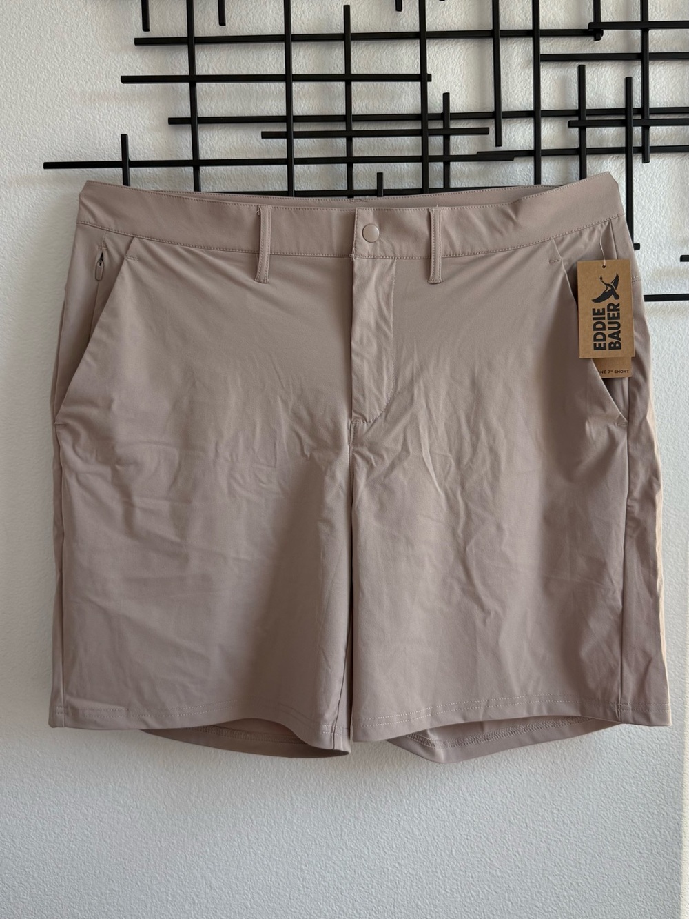 Eddie Bauer Siltstone 7” Men’s Shorts Size 34 Beige NWT